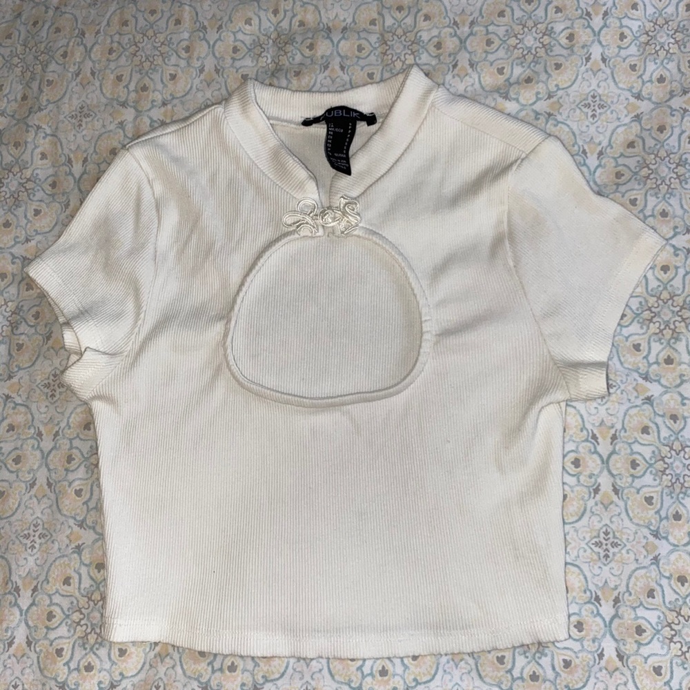 white keyhole top